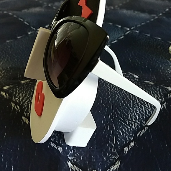 Mod sunglasses. 😎👌 - Picture 2 of 6